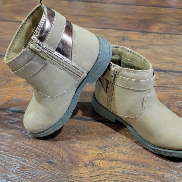 Carter's Booties - Picture 4 of 8